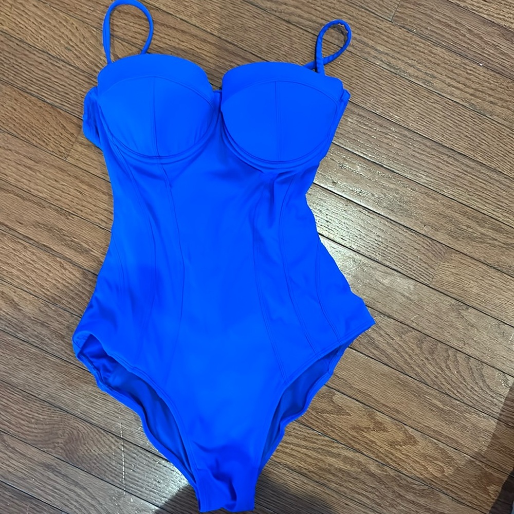 Like new ta3 swimsuit- worn once